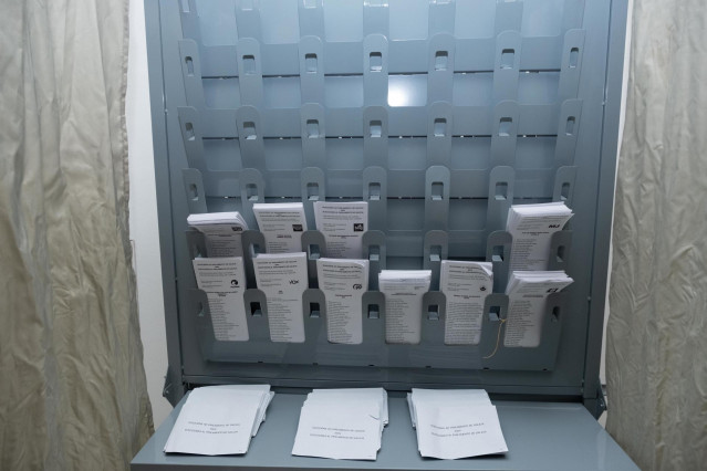 Papeletas electorales, en el Centro Galego de Arte Contemporáneo (CGAC), a 18 de febrero de 2024, en Santiago de Compostela