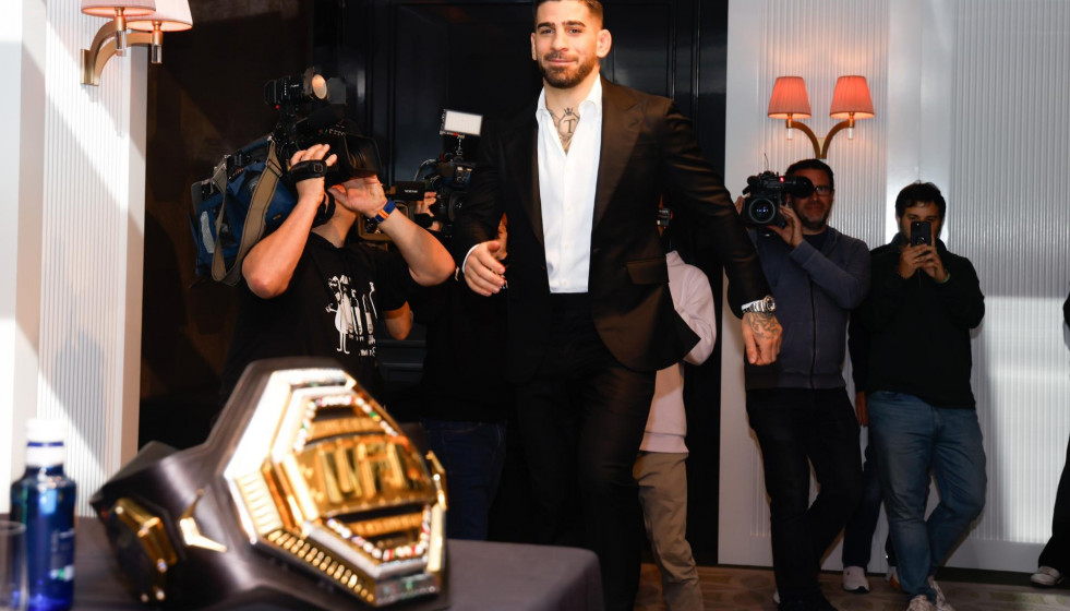 Ilia Topuria, campeón del mundo de UFC, durante la rueda de prensa a 22 de Febrero de 2024 en Madrid (España).