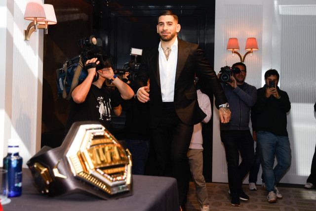 Ilia Topuria, campeón del mundo de UFC, durante la rueda de prensa a 22 de Febrero de 2024 en Madrid (España).