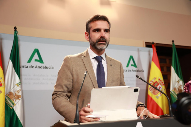 El consejero de Sostenibilidad, Medio Ambiente y Economía Azul y portavoz del Gobierno, Ramón Fernández-Pacheco, comparece en la rueda de prensa del Consejo de Gobierno de Andalucía. A 27 de febrero de 2024, en Sevilla (Andalucía, España). Como cada marte