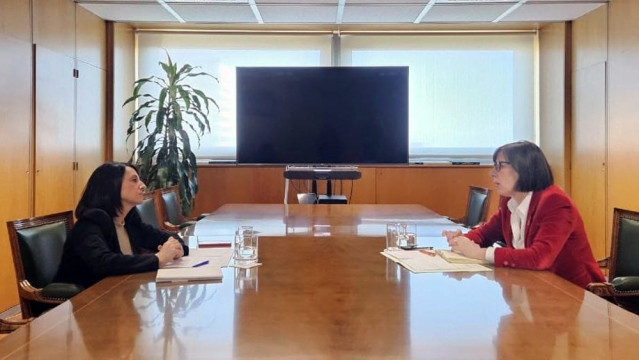 La consejera de Transición Ecológica, Industria y Desarrollo Económico, Nieves Roqueñí (dcha.), se ha reunido hoy en Madrid con la secretaria de Estado de Industria, Rebeca Torró.
