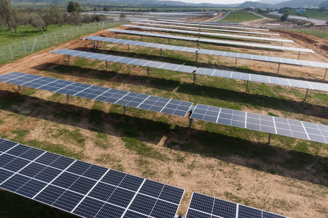 Archivo - Paneles solares de Opdenergy