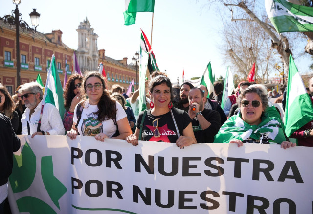 La portavoz de Adelante Andalucía, Teresa Rodríguez, en una imagen del pasado miércoles, Día de Andalucía, en su asistencia a la manifestación celebrada en Sevilla por la Plataforma 28F.