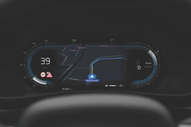 Volvo desarrolla una tecnología que alerta a los conductores de los accidente que hay por delante.