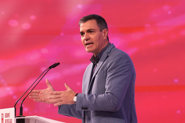 Archivo - El presidente del gobierno, en funciones, de España y secretario general del PSOE, Pedro Sánchez, durante el Congreso del Partido Socialista Europeo en el Palacio de Congresos, a 11 de noviembre de 2023 en Málaga (Andalucía, España).