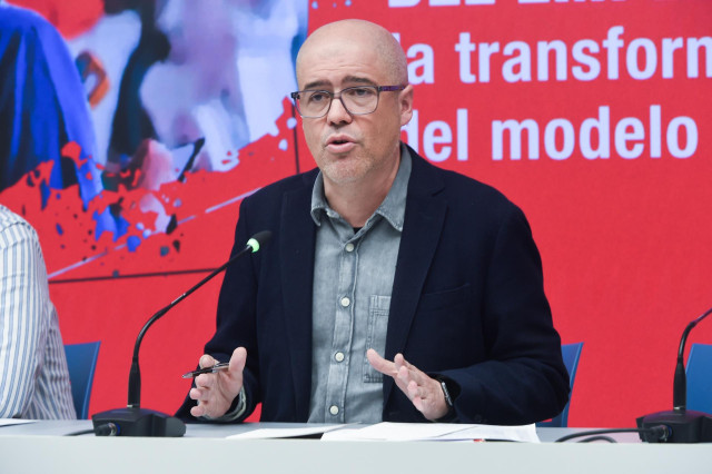El secretario general de CCOO, Unai Sordo, durante la presentación del documento ‘Las mejoras del empleo avanzan la transformación del modelo productivo’, en la sede de CCOO, a 29 de febrero de 2024, en Madrid (España).