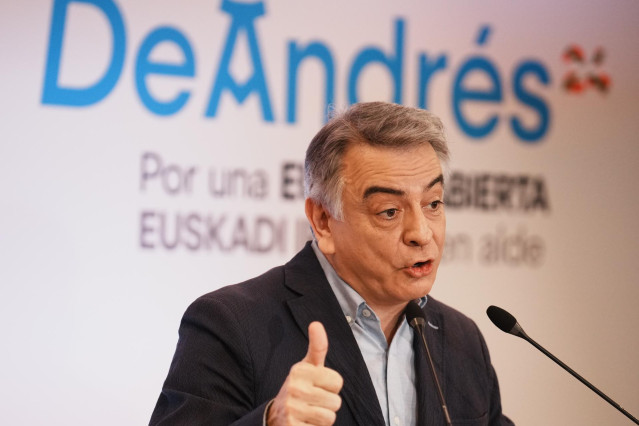 El líder de los populares vascos, Javier de Andrés, interviene durante su presentación oficial como candidato a Lehendakari, en el Palacio Euskalduna, a 2 de marzo de 2024, en Bilbao, Vizcaya, País Vasco (España).