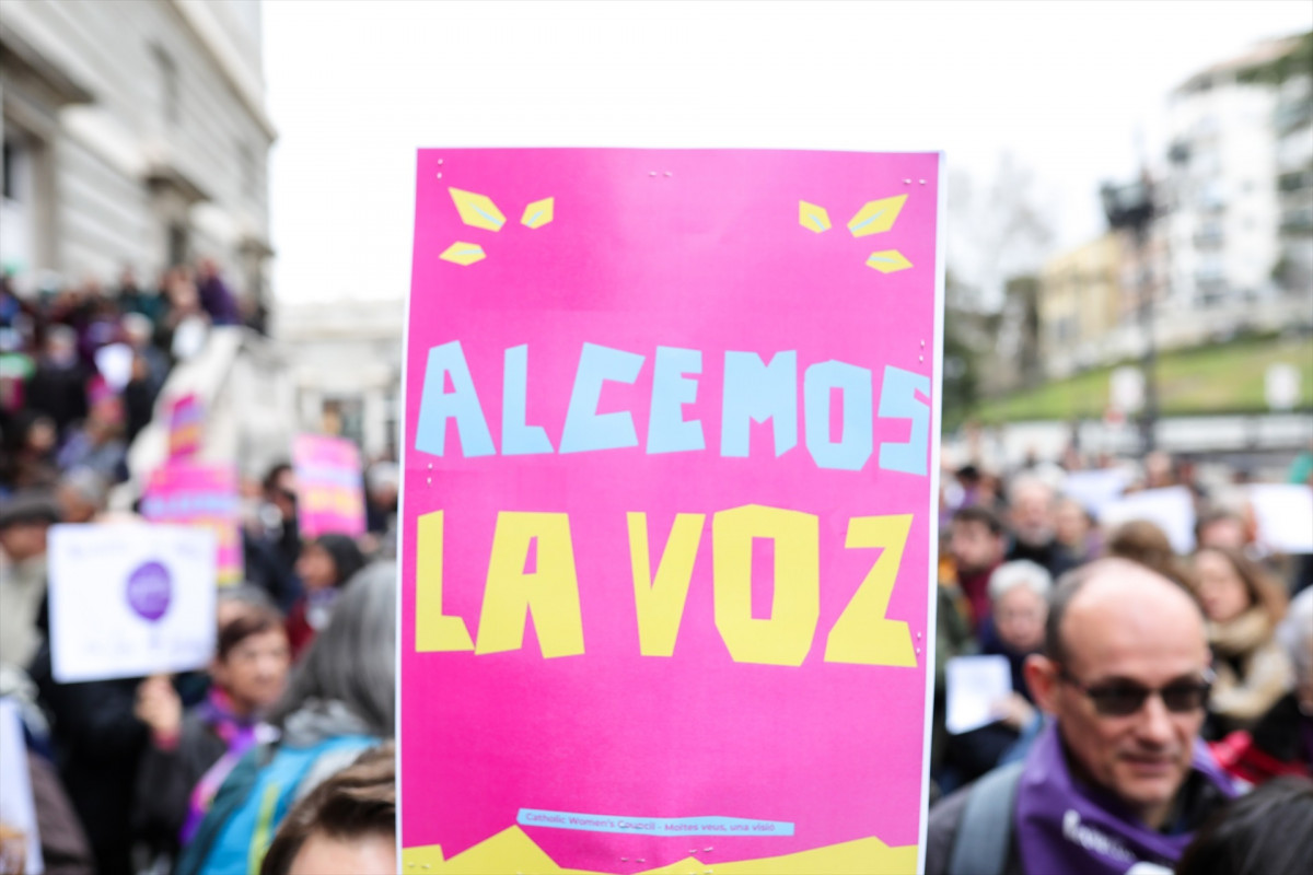 EuropaPress 2683186 participante concentracion plataforma revuelta mujeres iglesia junto