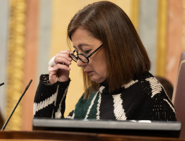 La presidenta del Congreso, Francina Armengol, durante las interpelaciones en una sesión plenaria en el Congreso de los Diputados, a 28 de febrero de 2024, en Madrid (España)