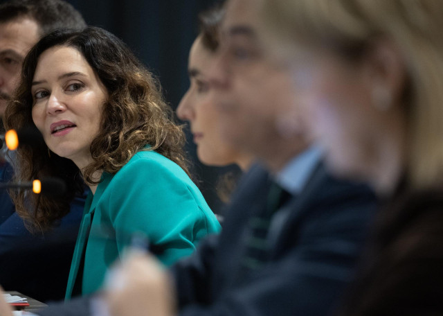 La presidenta de la Comunidad de Madrid y del PP de Madrid, Isabel Díaz Ayuso, interviene durante la presentación del candidato del PP del País Vasco para las próximas elecciones autonómicas, durante un desayuno informativo que organiza Club Siglo XXI