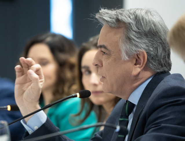 El candidato del PP del País Vasco para las próximas elecciones autonómicas, Javier de Andrés, interviene durante un desayuno informativo que organiza Club Siglo XXI, en el Hotel Eurobuilding, a 4 de marzo de 2024, en Madrid