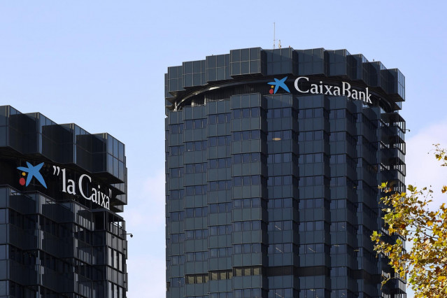Archivo - Edificio corporativo de CaixaBank en Barcelona
