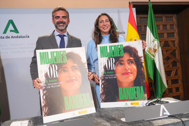 El consejero de Sostenibilidad, Medio Ambiente y Economía Azul Ramón Fernández-Pacheco y la consejera de Integración Social, Juventud, Familias e Igualdad Loles López presentan la campaña por el día de la mujer tras  la rueda de prensa posterior al Consej