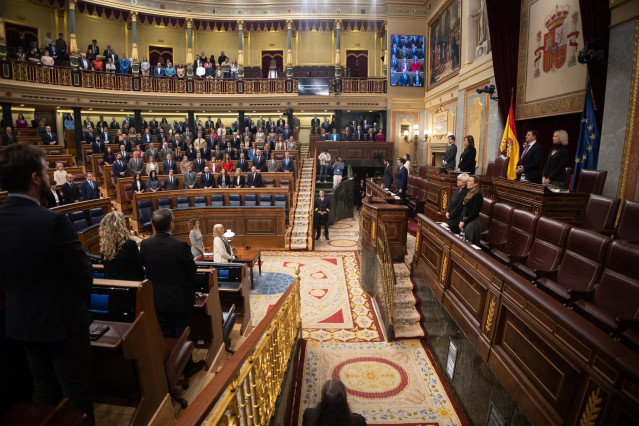 Diputados en el hemiciclo durante una sesión plenaria, en el Congreso de los Diputados, a 20 de febrero de 2024, en Madrid (España).