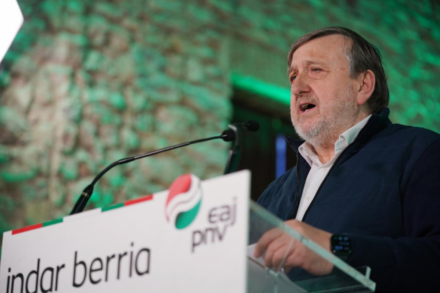 El presidente del ABB del EAJ-PNV, José Antonio Suso, interviene durante un acto del PNV, en el Palacio de Villa Suso, a 24 de febrero de 2024, en Vitoria-Gasteiz, Álava