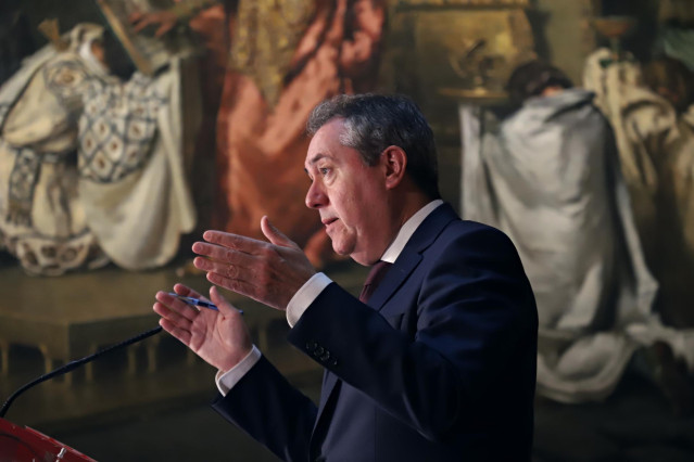 Archivo - El portavoz del PSOE en el Senado y secretario general del PSOE-A, Juan Espadas, en una foto de archivo.