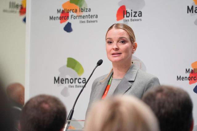 La presidenta del Govern, Marga Prohens, durante una rueda de prensa en la ITB de Berlín