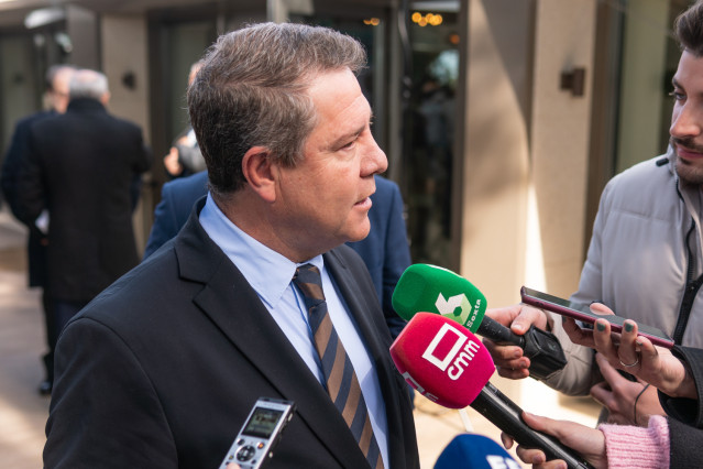 Wl presidente de Castilla-La Mancha, Emiliano García-Page, atiende a los medios tras participar en el III Foro Económico Español de Castilla-La Mancha 'Futuro, innovación y sostenibilidad' que organiza el medio de comunicación El Español.
