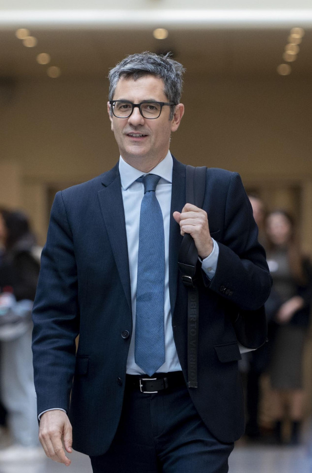 El ministro de la Presidencia, Justicia y Relaciones con las Cortes, Félix Bolaños, a su salida de una sesión de control al Gobierno, en el Senado, a 5 de marzo de 2024, en Madrid (España).