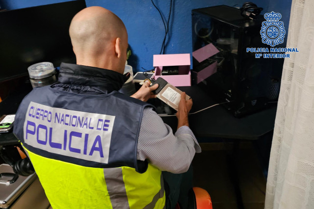Archivo - Agente de la Policía Nacional.