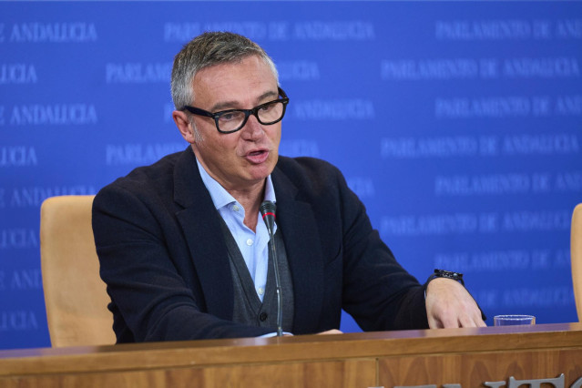 El portavoz del Grupo Parlamentario Vox, Manuel Gavira, durante la ronda de ruedas de prensa de portavoces de los grupos parlamentarios en el Parlamento de Andalucía, a 6 de marzo de 2024 en Sevilla (Andalucía, España). Los portavoces de los grupos parlam