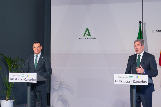 El presidente del Gobierno de Canarias, Fernando Clavijo atiende a los medios de comunicación, a 6 de marzo de 2024, en Sevilla, Andalucía (España). El presidente de la Junta de Andalucía, Juanma Moreno, mantiene un encuentro con el presidente del Gobiern