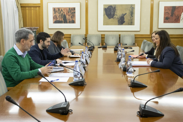La consejera cántabra de Inclusión Social, Begoña Gómez del Río, se reúne con el ministro de Derechos Sociales, Pablo Bustinduy