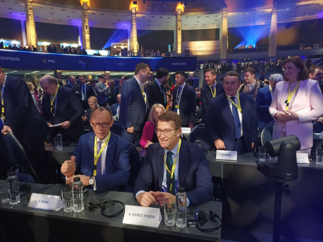 El líder del PP, Alberto Núñez Feijóo, asiste al Congreso del Partido Popular Europeo (PPE) que se celebra en Bucarest (Rumanía).