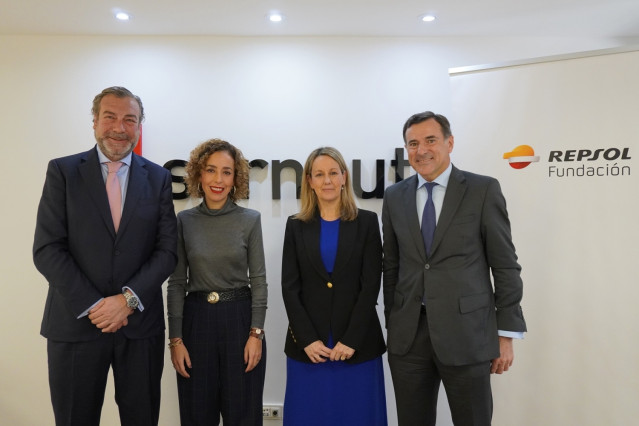 José Portilla, director general Sernauto; Cristina San Martín, directora de Coordinación, Proyectos y Servicios de Sernauto; Arantza Hernanz, directora de Educación y Conocimiento de Fundación Repsol; António Calçada, vicepresidente de la Fundación Repsol