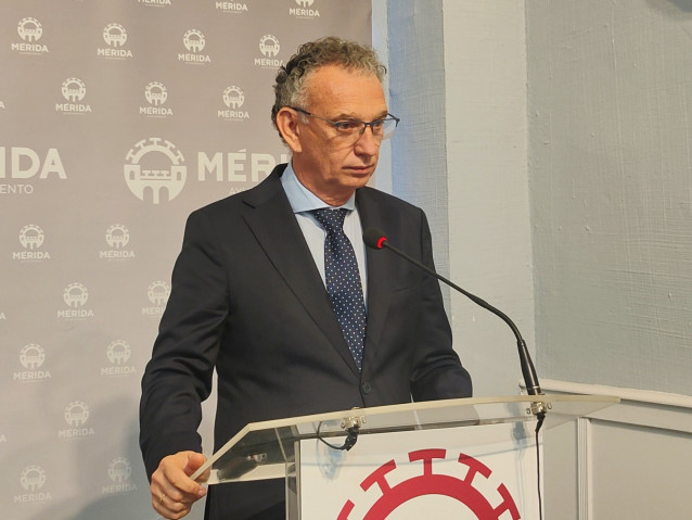 El delegado del Gobierno en Extremadura, José Luis Quintana, en declaraciones a los medios de comunicación en el Ayuntamiento de Mérida.