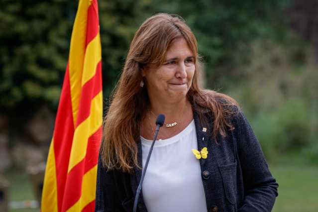 Archivo - La presidenta de Junts, Laura Borràs, interviene tras una ofrenda floral en la tumba del expresidente de la Generalitat, Lluís Companys, en el Cementiri de Montjuïc, a 15 de octubre de 2023, en Barcelona, Catalunya (España).