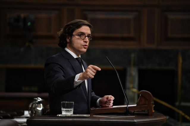 El diputado de VOX José María Figaredo interviene durante una sesión plenaria, en el Congreso de los Diputados, a 29 de febrero de 2024, en Madrid (España).
