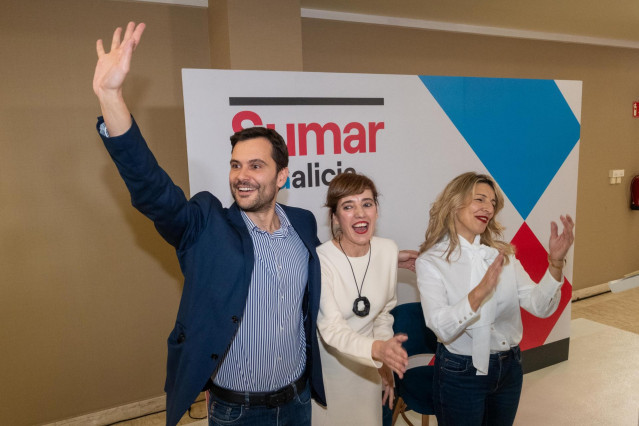 Archivo - (I-D) El portavoz de la comisión promotora de Sumar Galicia, Paulo Carlos López; la candidata para la Presidencia de la Xunta de Galicia, Marta Lois y la líder de Sumar, Yolanda Díaz, durante la presentación de la candidatura de Sumar Galicia pa