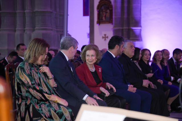 La reina Sofía (c), durante un concierto de Ciudades Patrimonio de la Humanidad de España, en la Catedral de Nuestra Señora de los Remedios, a 8 de marzo de 2024, en San Cristóbal de La Laguna, Santa Cruz de Tenerife, Canarias (España). Doña Sofía asiste