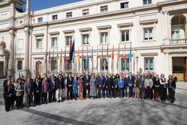 Foto de familia del grupo del PP en el Senado