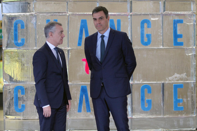 Archivo - El lehendakari Iñigo Urkullu y el presidente del Gobierno, Pedro Sánchez, durante la Inauguración en el Kursaal de San Sebastián de la Conferencia Internacional sobre el Cambio Climático 'Change the Change'.
