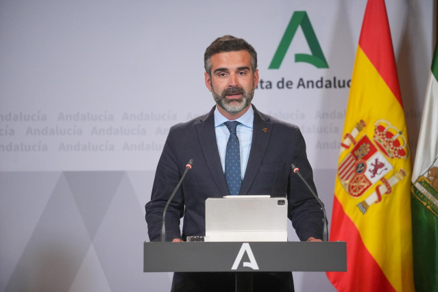 El consejero de Sostenibilidad, Medio Ambiente y Economía Azul y portavoz del Gobierno, Ramón Fernández-Pacheco interviene durante la rueda de prensa posterior al Consejo de Gobierno. A 11 de marzo de 2024, en Sevilla, Como cada semana, el Consejo de Gobi