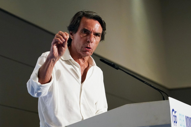 Archivo - El expresidente del Gobierno, José María Aznar, interviene durante un acto público del PP en el Hotel NH-Málaga, a 8 de julio de 2023 en Málaga (Andalucía, España).