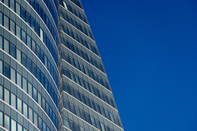 Archivo - El sector financiero, el más activo en la contratación de oficinas de calidad en el mundo, según Savills