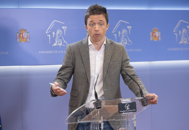 El líder de Más Páis, Iñigo Errejón, durante una rueda de prensa posterior a la Junta de Portavoces, a 27 de febrero de 2024, en Madrid (España).
