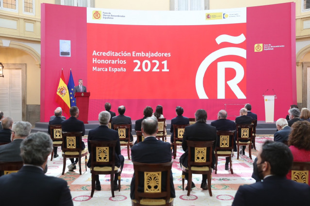 Archivo - El Rey Felipe VI interviene en el acto de entrega de las acreditaciones a los nuevos embajadores de la novena edición de 'Embajadores Honorarios de la Marca España',