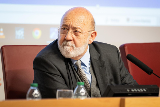 Archivo - El presidente del CIS, José Félix Tezanos, inaugura la mesa 'Sondeos de opinión pública y encuestas preelectorales', en la Facultad de Ciencias de la Información de la Universidad Complutense, a 11 de enero de 2024, en Madrid (España). El encuen