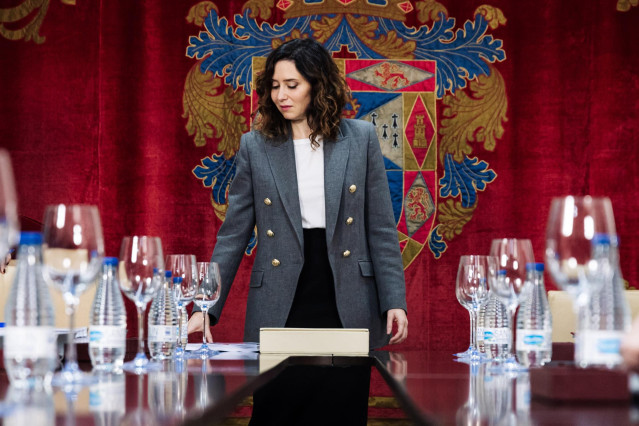 La presidenta de la Comunidad de Madrid, Isabel Díaz Ayuso, preside la reunión del Consejo de Gobierno que, de forma extraordinaria, se celebra en el Ayuntamiento de Leganés, a 13 de marzo de 2024, en Madrid (España). El Consejo de Gobierno de la Comunida