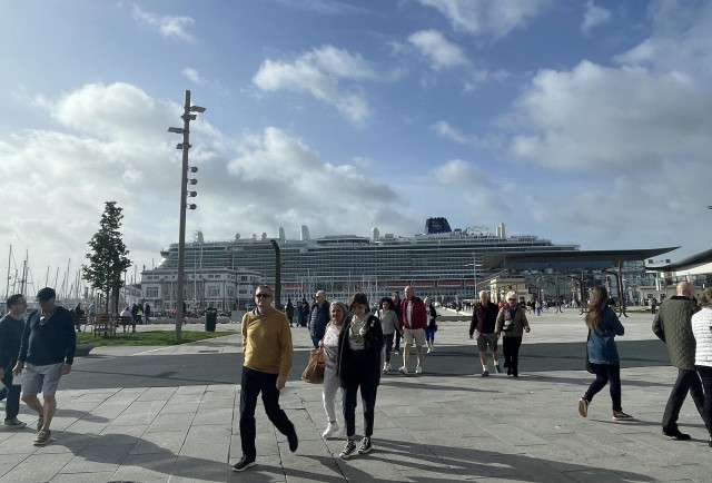 Crucero en el puerto de A Coruña.