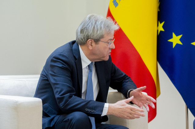 El comisario europeo de Economía, Paolo Gentiloni, durante su reunión con el presidente del Gobierno, Pedro Sánchez, en el Palacio de la Moncloa, a 13 de marzo de 2024, en Madrid (España). Paolo Gentiloni Silveri es expresidente del Consejo de Ministros d