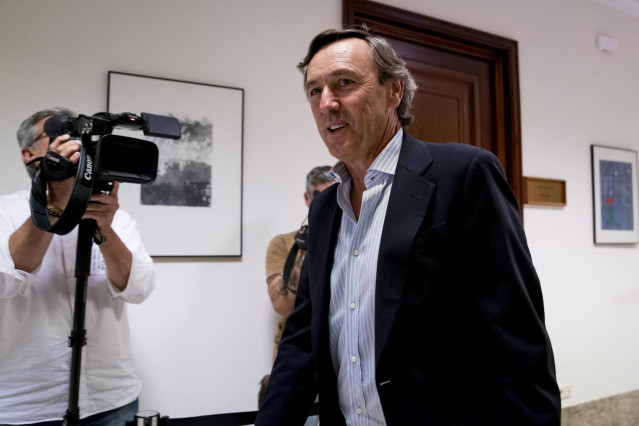 Archivo - El senador del Partido Popular, Rafael Hernando, en el Congreso, a 10 de agosto de 2023, en Madrid (España).