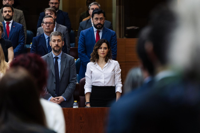 El consejero de Presidencia, Justicia y Administración Local, Miguel Ángel García, y la presidenta de la Comunidad de Madrid, Isabel Díaz Ayuso, durante una sesión plenaria en la Asamblea de Madrid, a 14 de marzo de 2024, en Madrid (España).