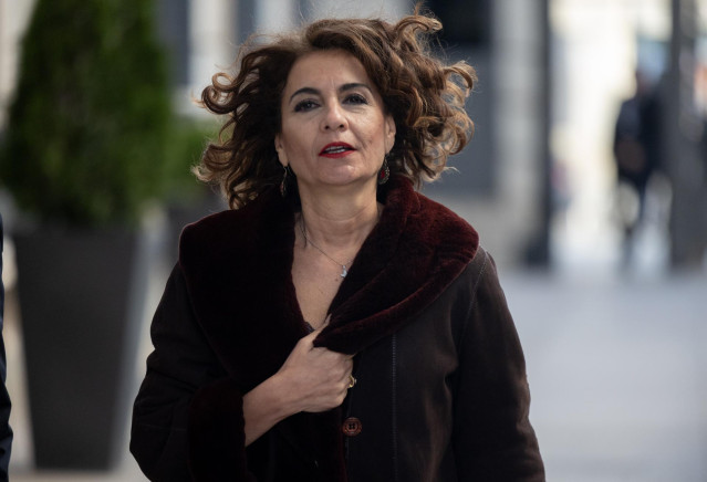 La vicepresidenta primera y ministra de Hacienda, María Jesús Montero, llega a una sesión de control al Gobierno, en el Congreso de los Diputados, a 13 de marzo de 2024, en Madrid (España).