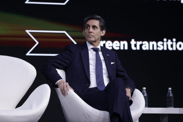 El presidente de Telefónica, José María Álvarez-Pallete, durante la sesión del MWC 'New strategies for a new era' el primer día de la XVIII edición del Mobile World Congress (MWC), en el recinto Gran Via de Fira de Barcelona en L'Hospitalet de Llobregat,