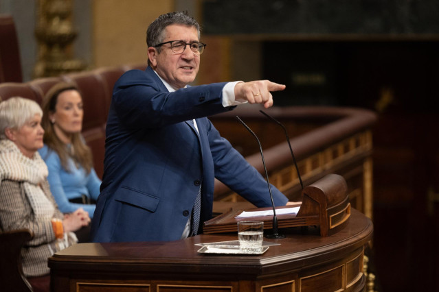 El portavoz del PSOE en el Congreso, Patxi López, interviene durante una sesión plenaria, en el Congreso de los Diputados, a 14 de marzo de 2024, en Madrid (España).